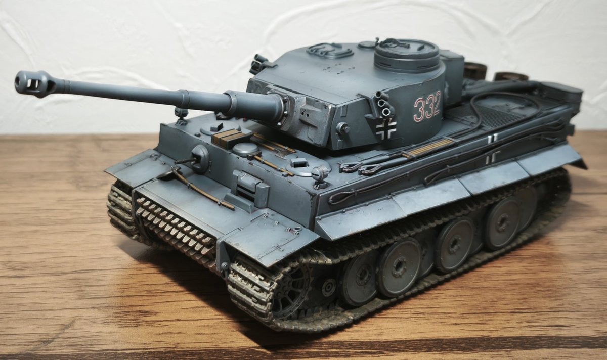 NAKATA3YUI10's tweet photo. #プラモデル
タミヤ　1/48 ドイツ重戦車タイガーⅠ初期生産型　4回目　今回は初の1/48ですが、1/35と並べたかったのでつい…
旧仕様のダイキャストシャーシとロコ組みに初チャレンジしましたがなんとか完成、良キットでした。　
この価格でこの満足度…1/48も良いかも https://t.co/HQqHK9xE7L