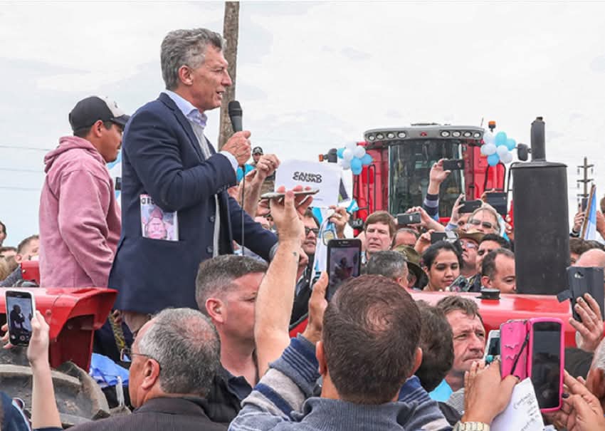 solochaco's tweet photo. Macri vuelve al Chaco. Y no es un dato menor.
El expresidente llega a Resistencia en medio del reordenamiento del PRO y con un objetivo claro: recuperar protagonismo político y volver a poner al partido en la discusión nacional. 
Leé la nota completa en 👇
https://t.co/Ujq0OLmTs6 https://t.co/FszGm65wx3