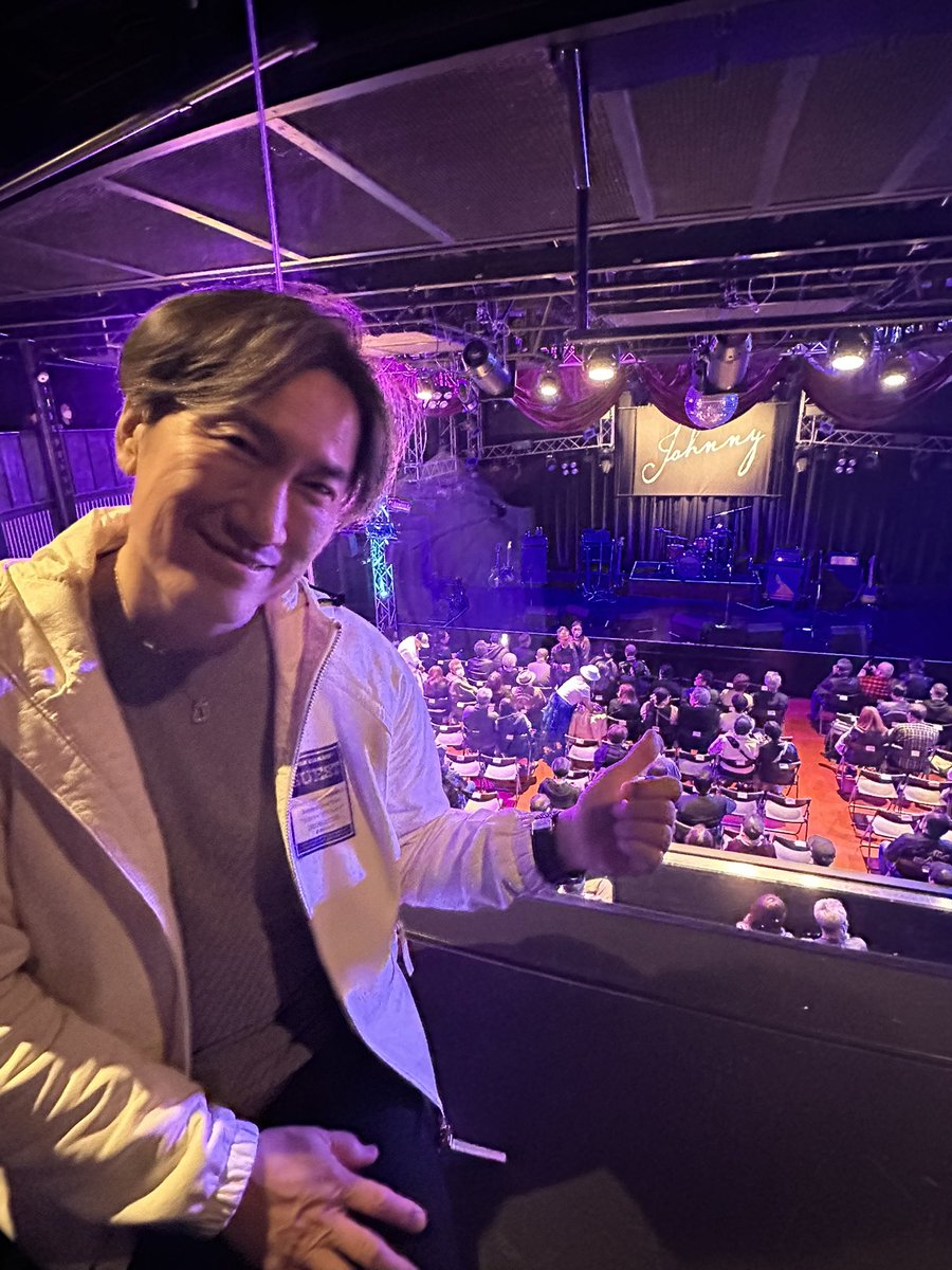 横浜銀蝿のジョニーさんの単独ライブにお邪魔しました。
今年68歳だそうで単独ライブは何と４０年ぶり懐かしいあの曲この曲，新しいアルバムからの曲盛りだくさんで盛り上がりました。

何と今回のツアーバックバンドは，可愛い後輩のジョニー(Daisuke)が！
沢山刺激を受けた夜でした。