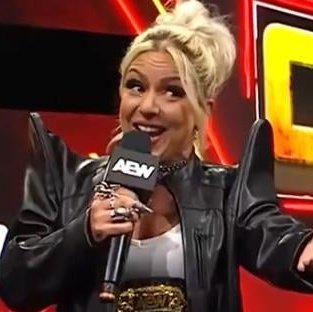 ▸ 𝔍acy's right hand. tweet media