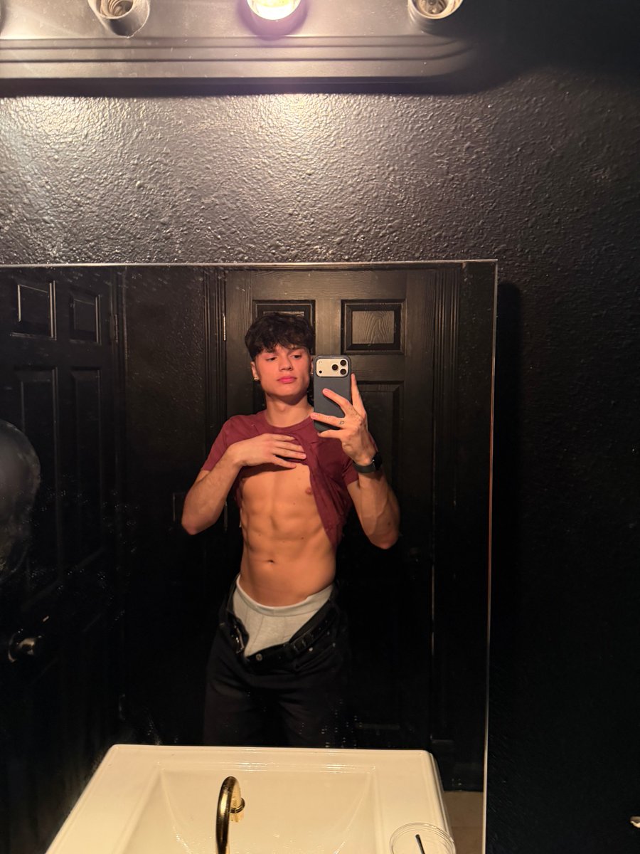 allen 🌙 tweet media