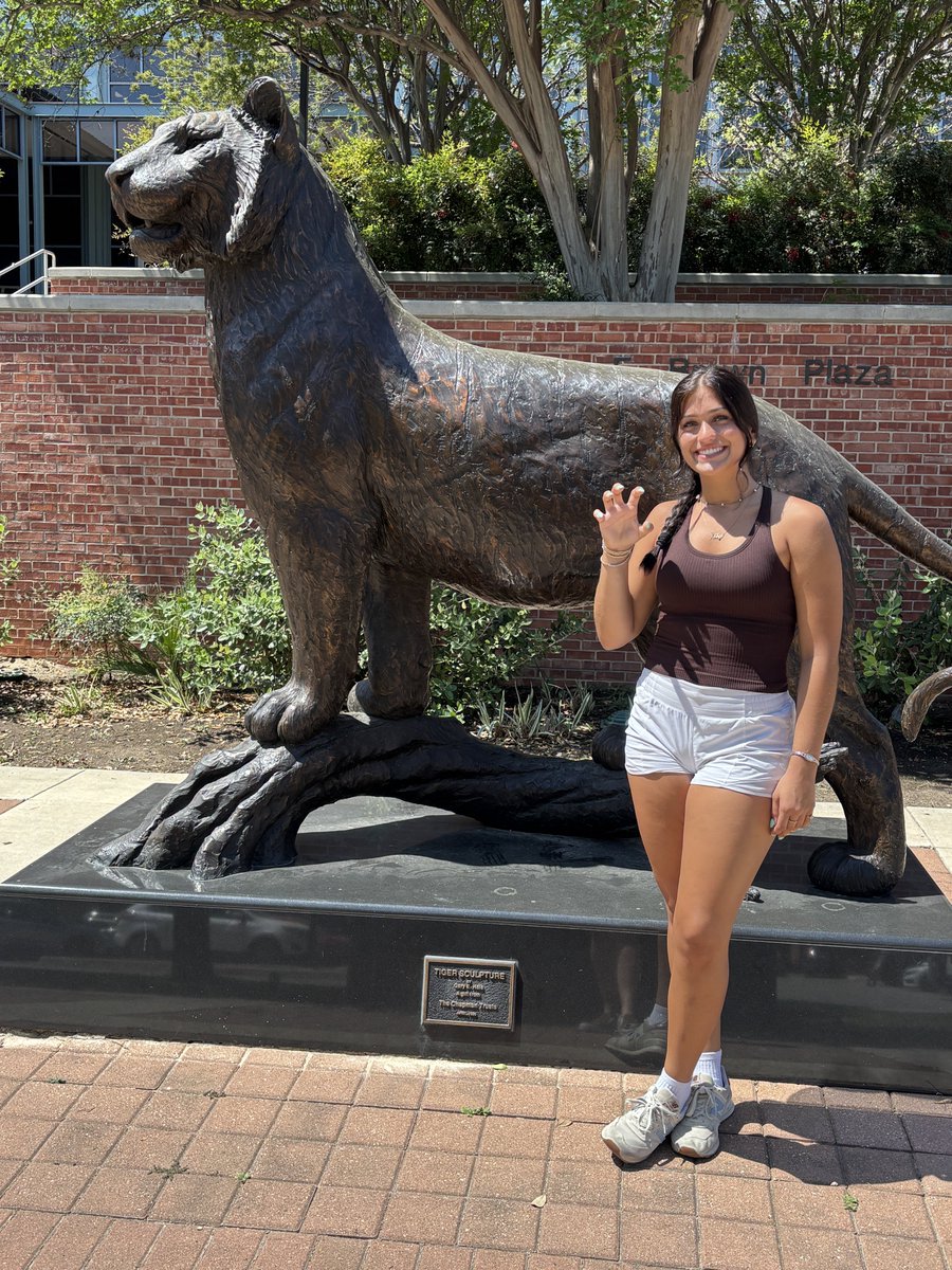 AbbeyMarie221's tweet photo. OFFICIALLY COMMITTED ❤️🏀🐅

I’m beyond blessed and excited to announce that I will be continuing my academic and athletic career at Trinity University @TUWBBall 
Thank you to Coach Hill and Coach Franklin for giving me this amazing opportunity. 
#Committed #TrinityUniversity https://t.co/ILLHbDveFH
