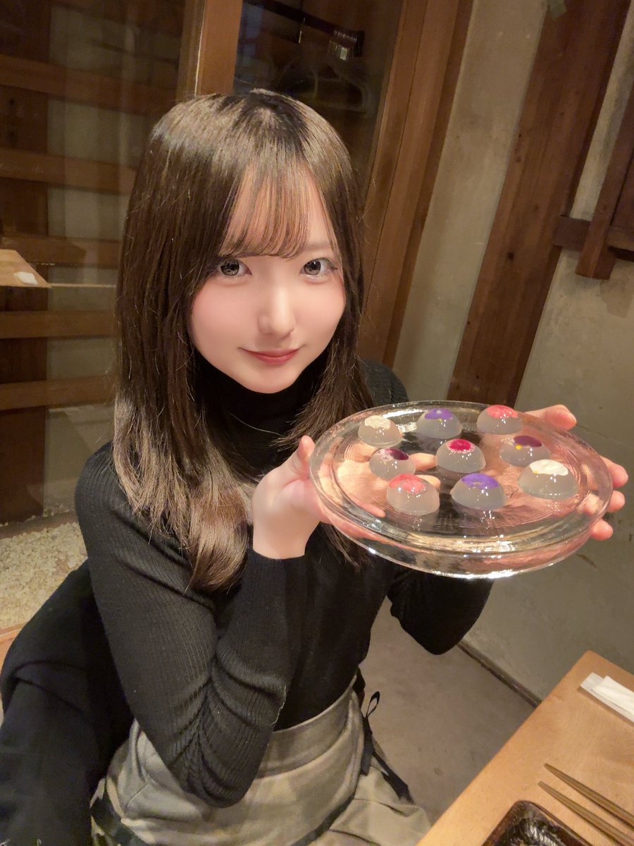 つきの tweet media