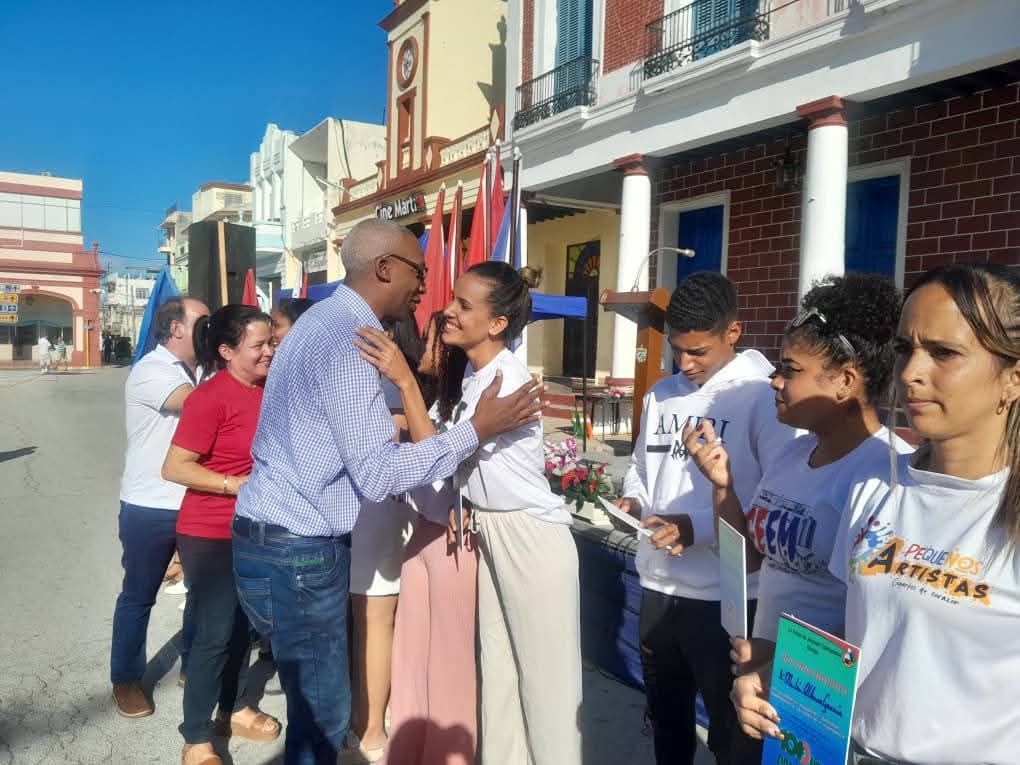 ‼️🇨🇺 Con #HonorHolguinero se desarrollaron en #HolguínSí varias actividades  en saludo a los aniversarios 64 de la Unión de Jóvenes Comunistas (UJC) y 65 de la Organización de Pioneros José Martí (OPJM)‼️🇨🇺
Frente La Periquera se desarrolló el acto principal.
#Cuba