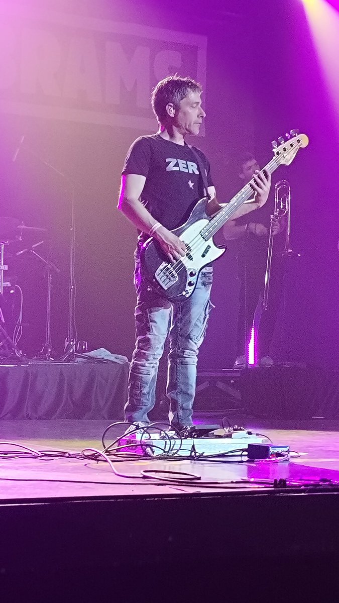 Frezzer01's tweet photo. Concertás de Brams  a La Mirona https://t.co/n16u1Fn4za