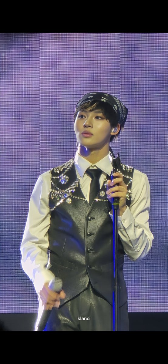 klanci_twt's tweet image. Lykn in Paris for their dusk &amp;amp; dawn world tour 

Check my tikt0k for vide0s : vm.tiktok.com/ZNRXUqvPN/

Nut, Lego, Tui, Hong, William 

#lykn #thamepo 
#LYKNDuskAndDawnxParis