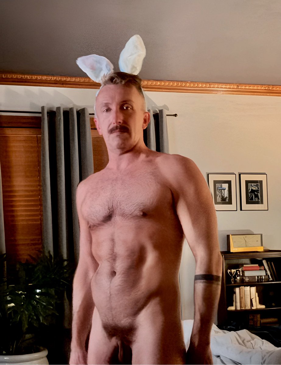 DenChicagoHost's tweet photo. Happy Easter weekend here at @TheDen_Eastlake in Chicago! 

#gaymen #EasterSaturday #EasterVibes #nudedudes #naked #TheDenOffEastlake https://t.co/4UTQfCv7e0