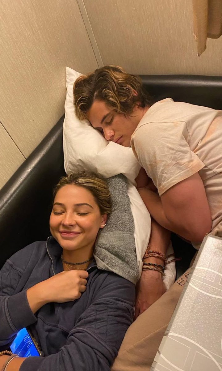 𝐉𝐨𝐡𝐧 𝐁 tweet media