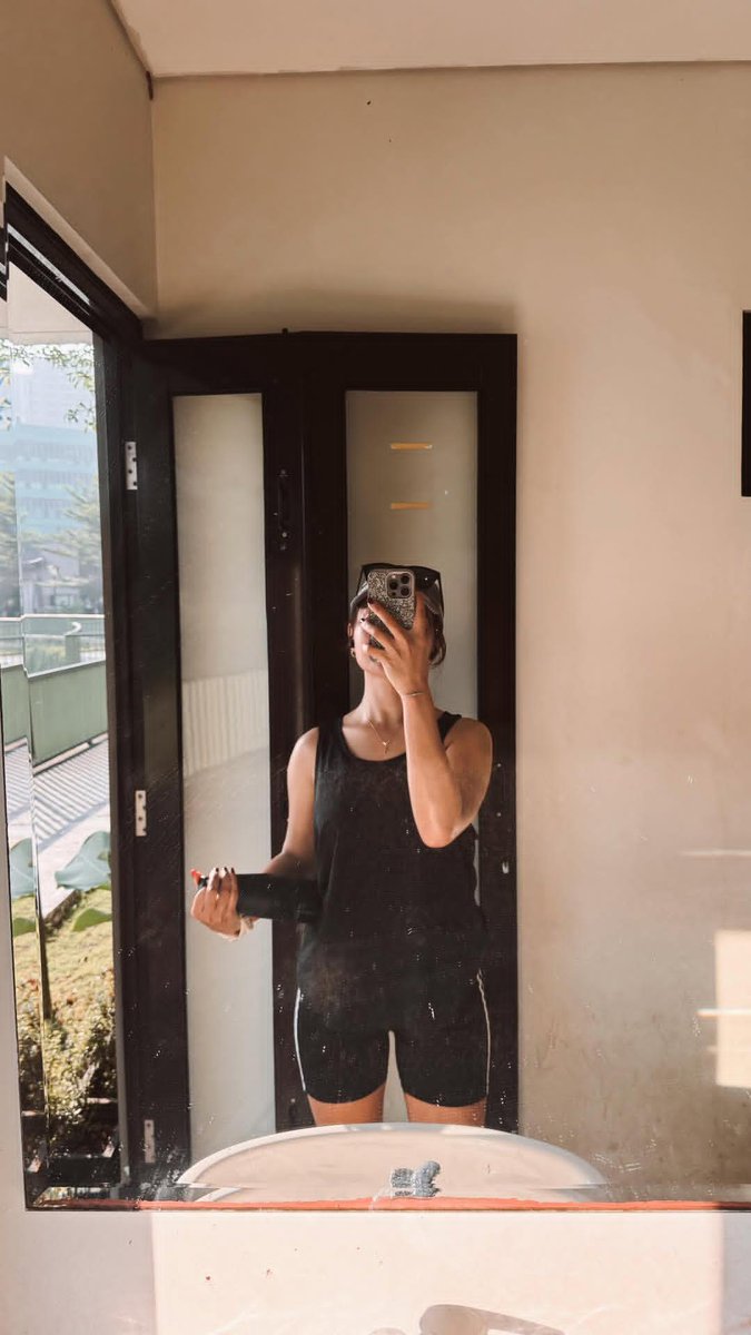 EFWEBE MENFESS tweet media