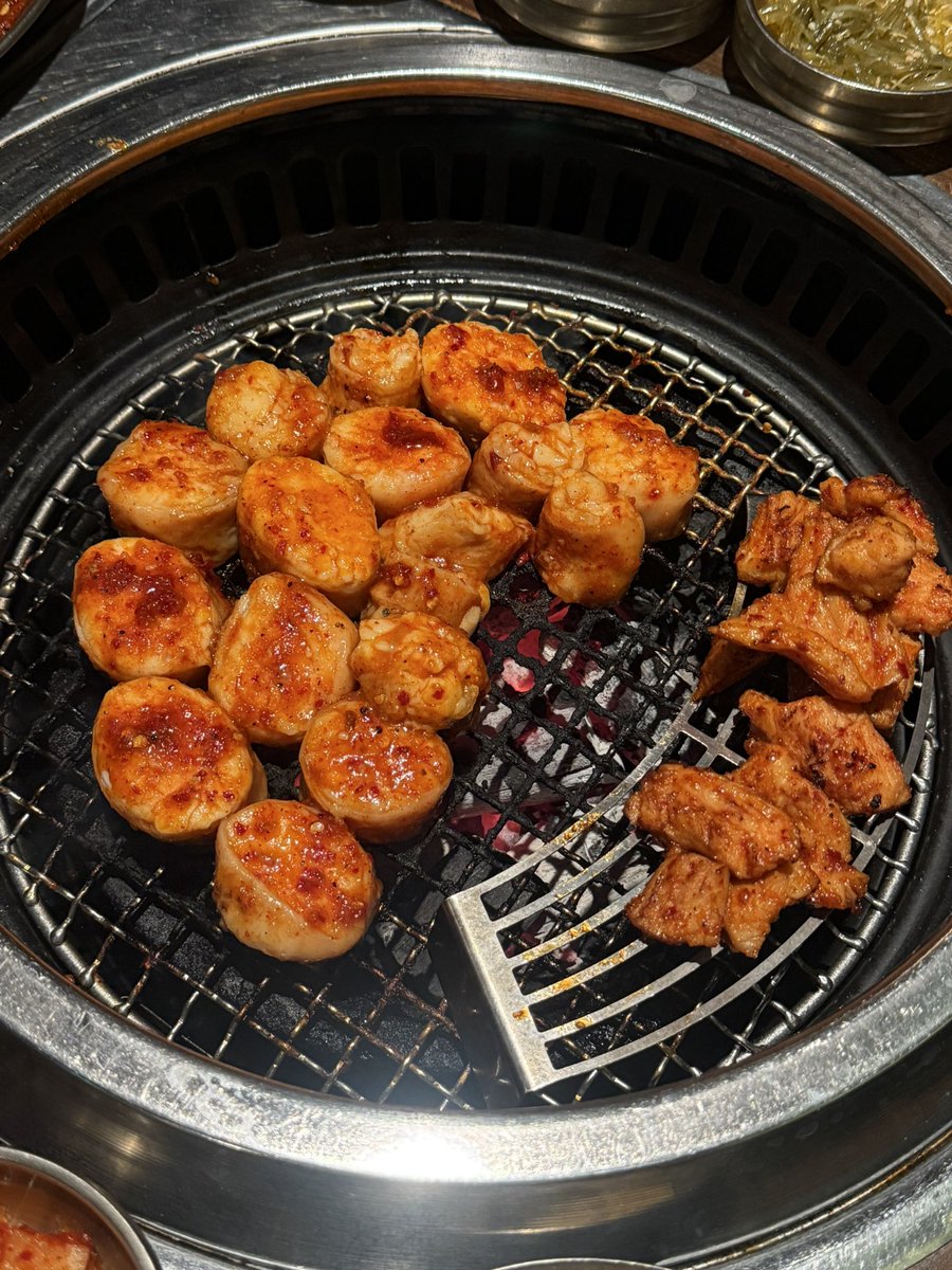 MoominInJapan's tweet photo. 内臓肉と友達とムーミン https://t.co/xjmqNR10Jm