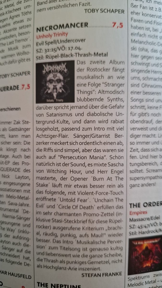 doktorrockx's tweet photo. das größte Heavy Metal Magazin in Deutschland gab meiner Band eine 7,5 von 10 Punkten. Ist das dieser Sellout? Muss ich die Band jetzt auslösen?

Die erste Platte hat btw 2,5 bekommen. https://t.co/3TqK4ggAx2