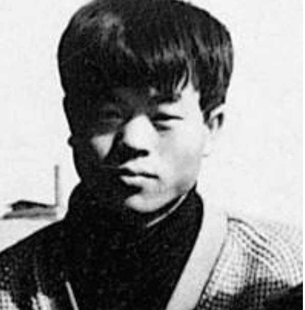 kctukm's tweet photo. <개헌에 대한 제안>

정부와 국회가 개헌에 나섰다.                                       5.18정신과 부마항쟁의 정신을 헌법에 넣자는데 동의한다. 더불어 '전태일 정신'을 넣자고 제안한다.

노동의 존엄은 누구도 부정할 수 없는 가치다.

헌법에 '전태일 정신'을 담자. 늦었지만 지금이다. https://t.co/W8JF0PkZzO