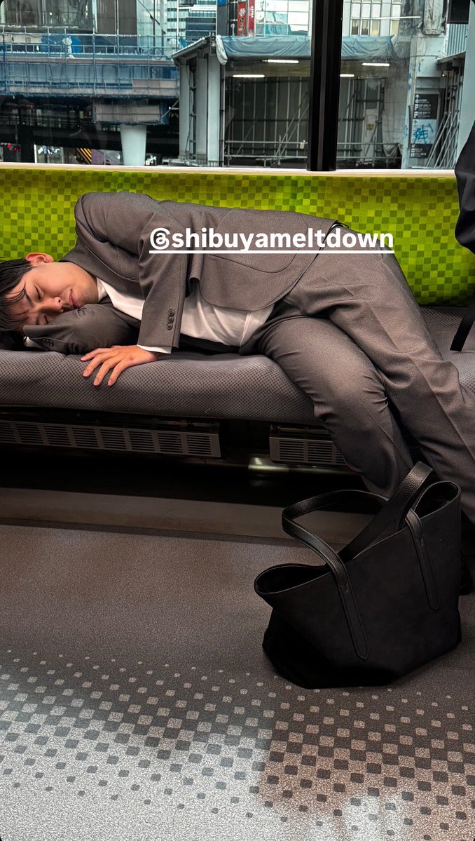 Suity Things tweet media