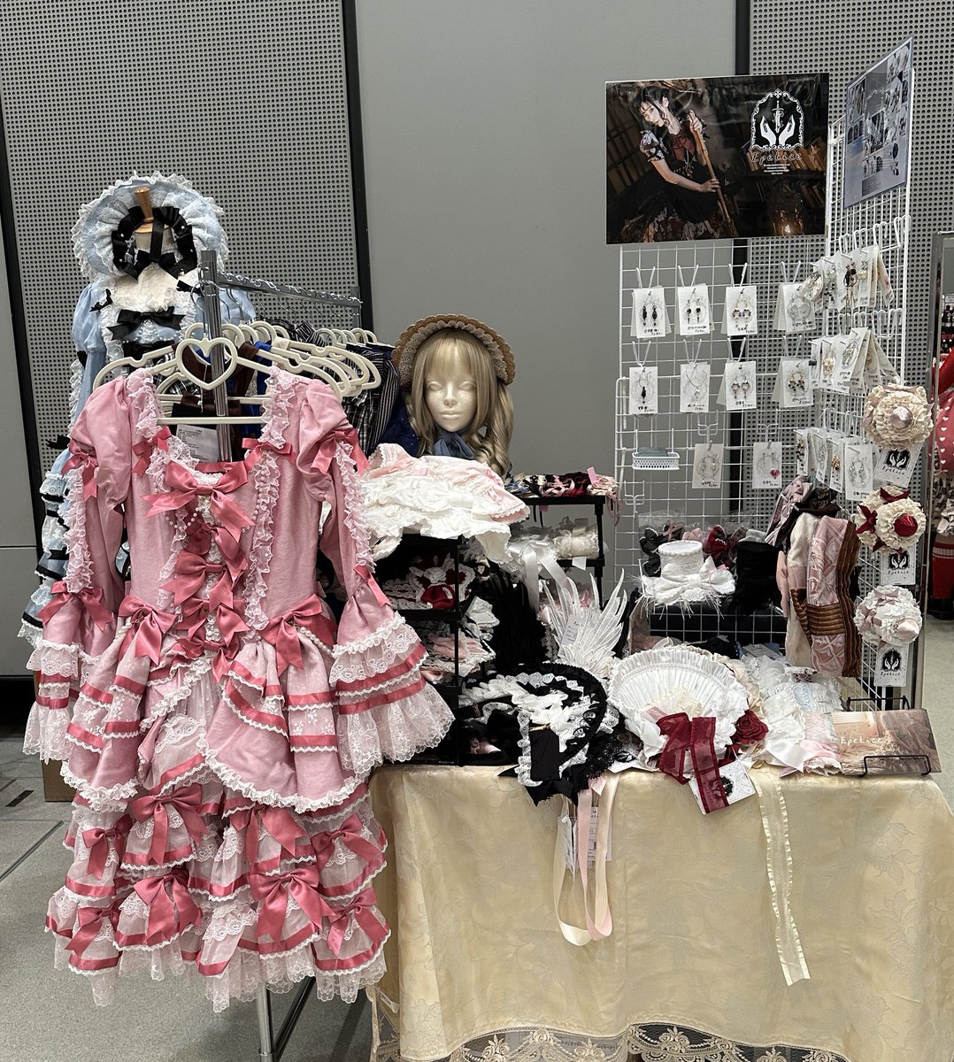 epetice's tweet image. 本日は渋谷ヒカリエで開催されておりますゴスロリマーケットに出店しております！
I13-14ブースにてお待ちしております♡
#GLM