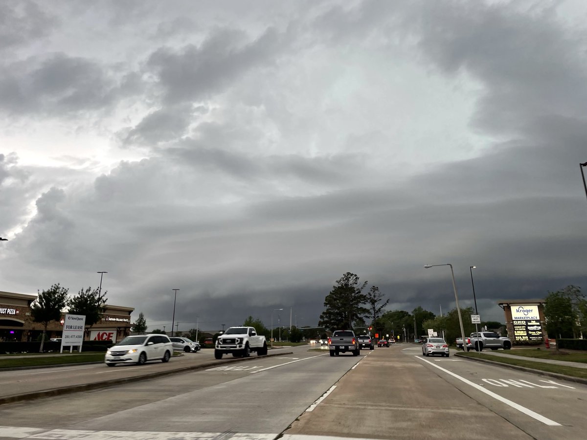 BehrensWx's tweet photo. League city, Texas 15 mins ago #txwx  #houwx https://t.co/cg0IhLohBM