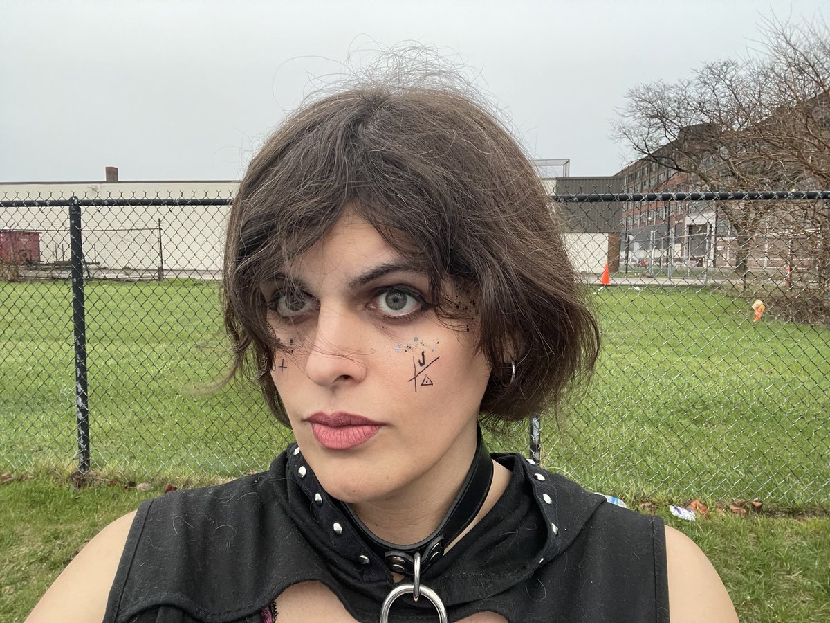 husk 🖤 tweet media