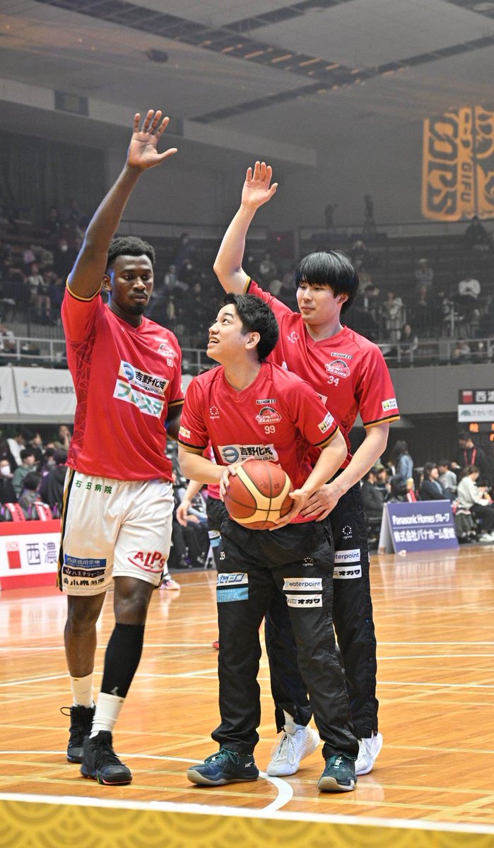 あきま tweet media