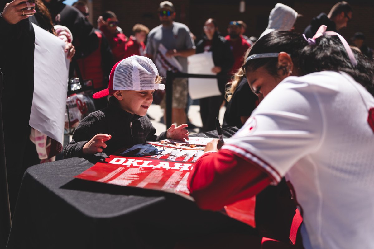 autographs with the Sooners ✍️

see y'all back at Love's April 17!