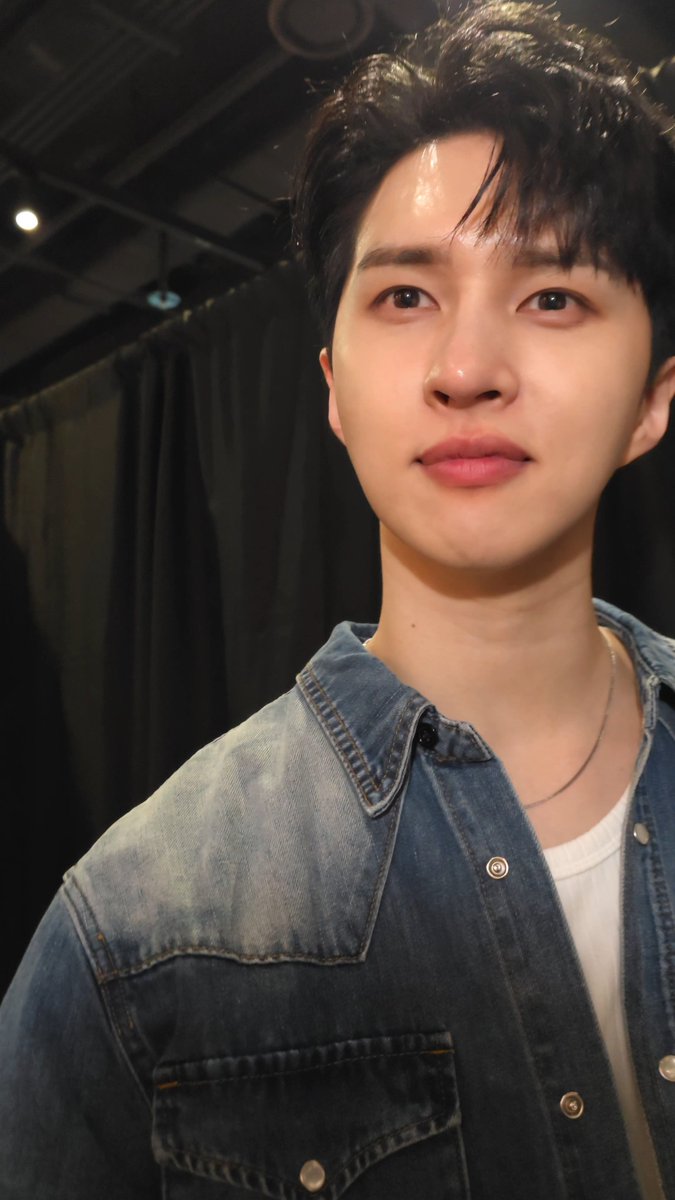 하터 처음 경험할땐 얼굴 못찍고 맨날 가슴팍만 찍렀었는데 몇번 해봤다고 얼굴 꽤 잘 찍은거 제법 웃겨 덕후의 발전