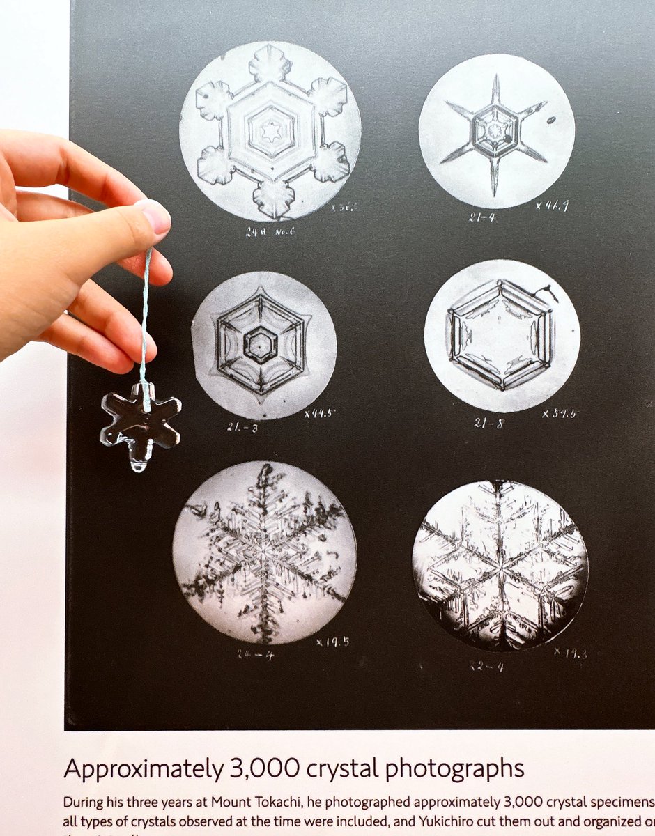 【 #リニューアルオープン 】

中谷宇吉郎雪の科学館は、4月4日リニューアルオープンいたしました。

当館では、石川県加賀市出身の雪博士・中谷宇吉郎の研究や、雪や氷の不思議を紹介するとともに、雪や氷に関する楽しい実験もご覧いただけます❄️

写真は人気の実験「氷のペンダント」！💎