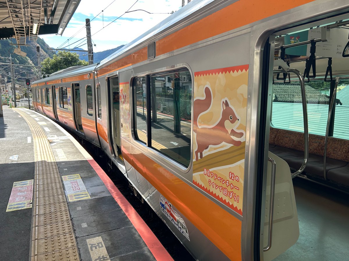 nanayo777's tweet photo. 奥多摩駅、ホームの曲線凄い！すきまもりが生息している！？
＃奥多摩駅
＃E233 https://t.co/LOQVUduNz8