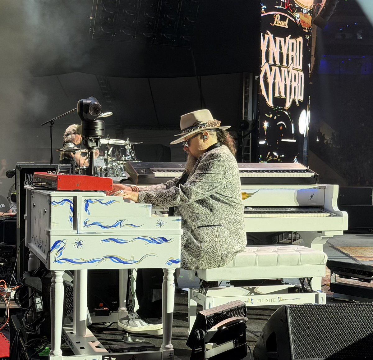 del james tweet media