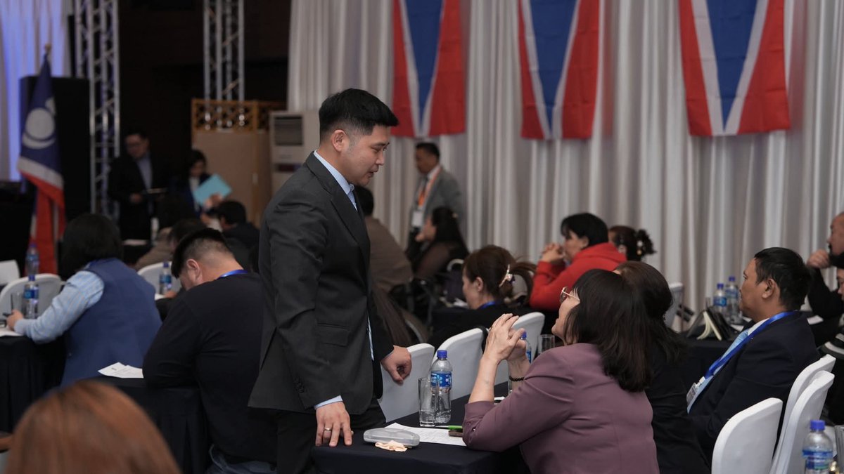 Шинэбаярын Бямбасүрэн tweet media