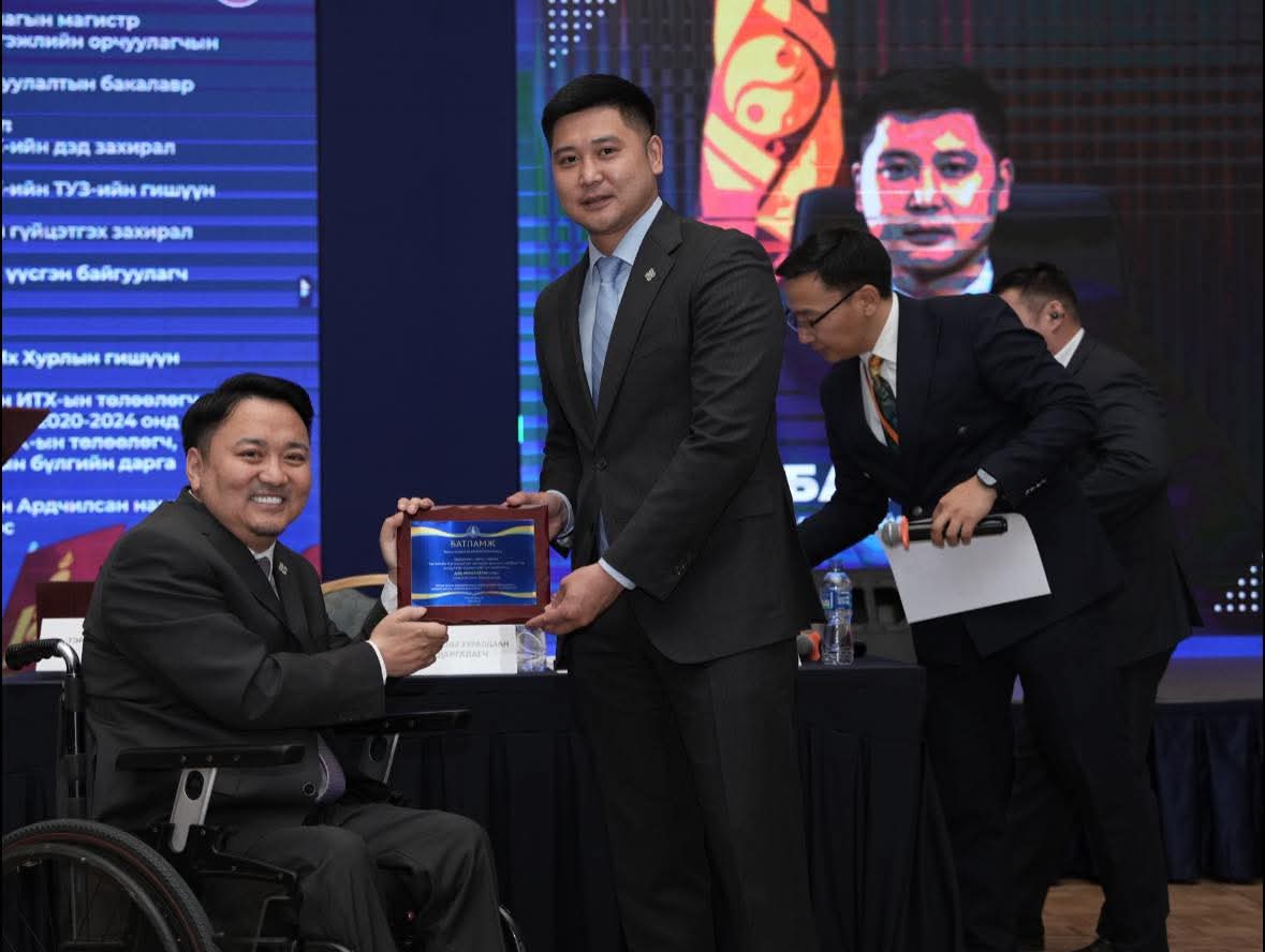 Шинэбаярын Бямбасүрэн tweet media