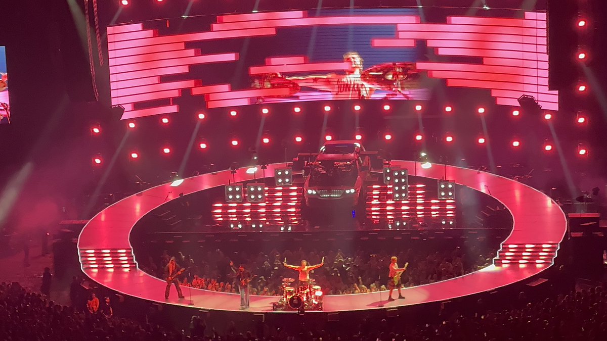 🐝 Leah 🩵🦋 tweet media