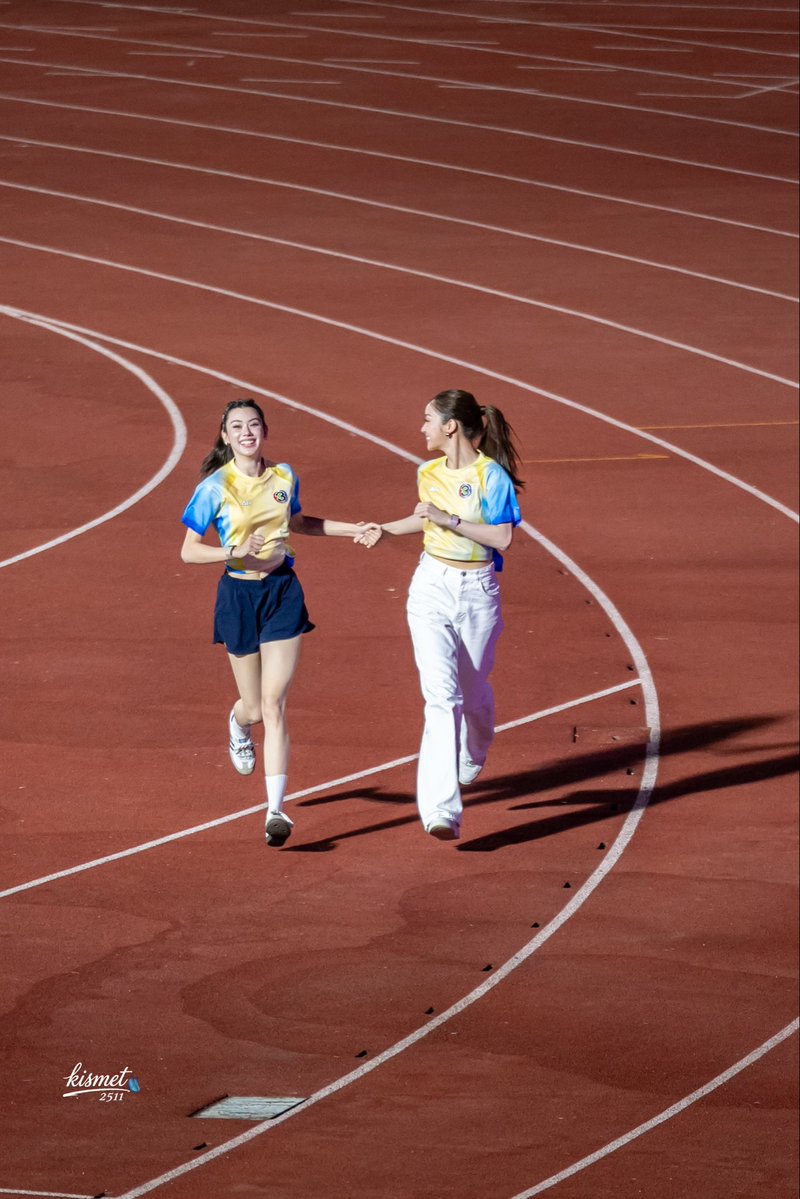 ถือกล้องไปติ่ง tweet media