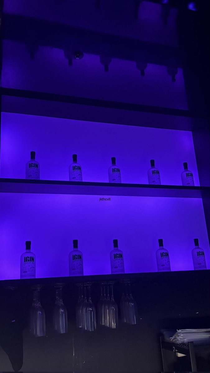 Jinblue97's tweet image. شكرا لمدير التنفيذي كيم سوكجين على هذه الفعاليات وعلى المشروبات المجانية التي قدمها لهم وبرضه عرف كيف يروج لمنتجاته بشكل ممتع ورائع 

@igin_sns

IGIN BY JIN X FRAME SEOUL
#JinxIGIN #아이긴_프레임서울 
#ARIRANG_Remix_ListeningPart