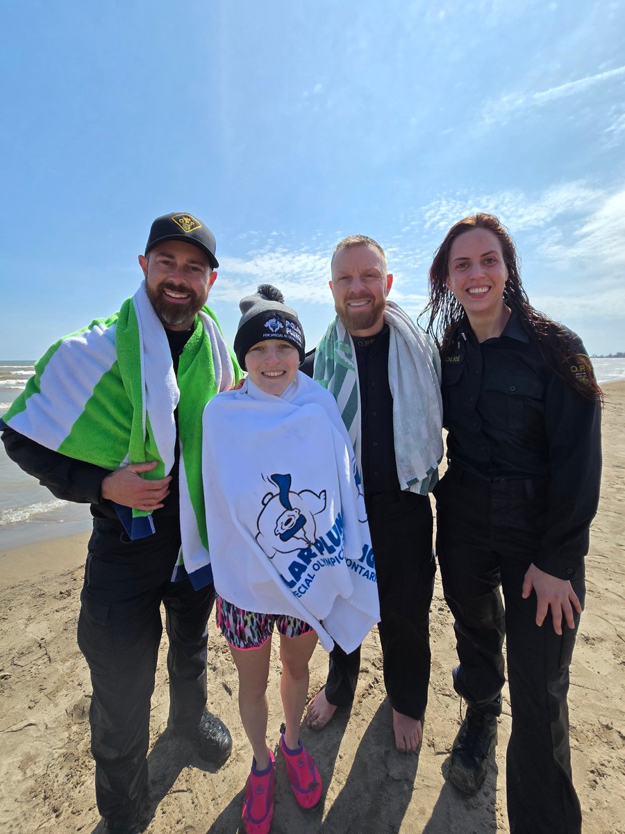 OPP_WR's tweet photo. Teamwork makes the dream work 💪
Today, #NorfolkOPP teamed up with @Woodstock_PS and @BrantfordPolice for our annual Polar Plunge in #TurkeyPoint in support of @SOOntario. (1 of 3) ^ag https://t.co/2XxiUrSR9q