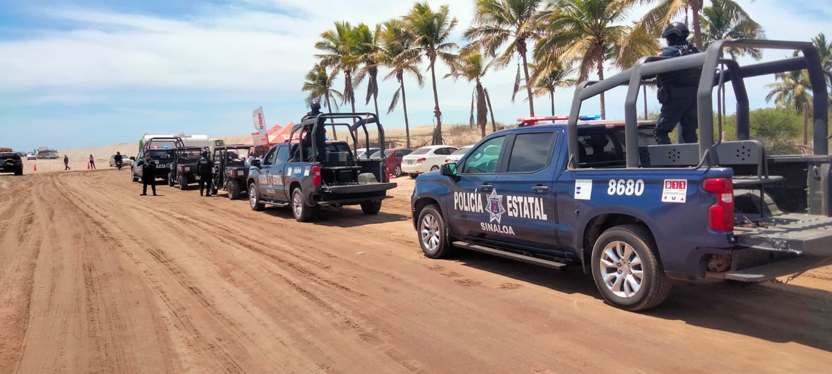 sspsinaloa1's tweet photo. #Altata con #RutaSegura 👮‍♂️🏖️

Las autoridades de seguridad, protección y auxilio realizan trabajos preventivos en carreteras y esta bahía para que los visitantes disfruten de manera armoniosa este fin de semana santo. 

9-1-1 para emergencias y 089 para denuncia anónima. 📱🚨
#SSPSinaloa 🚓