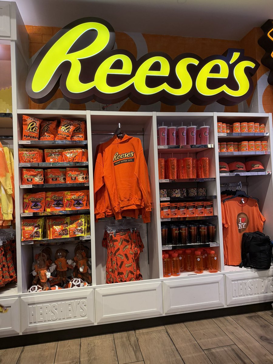 des 🛋️💋🎱 tweet media