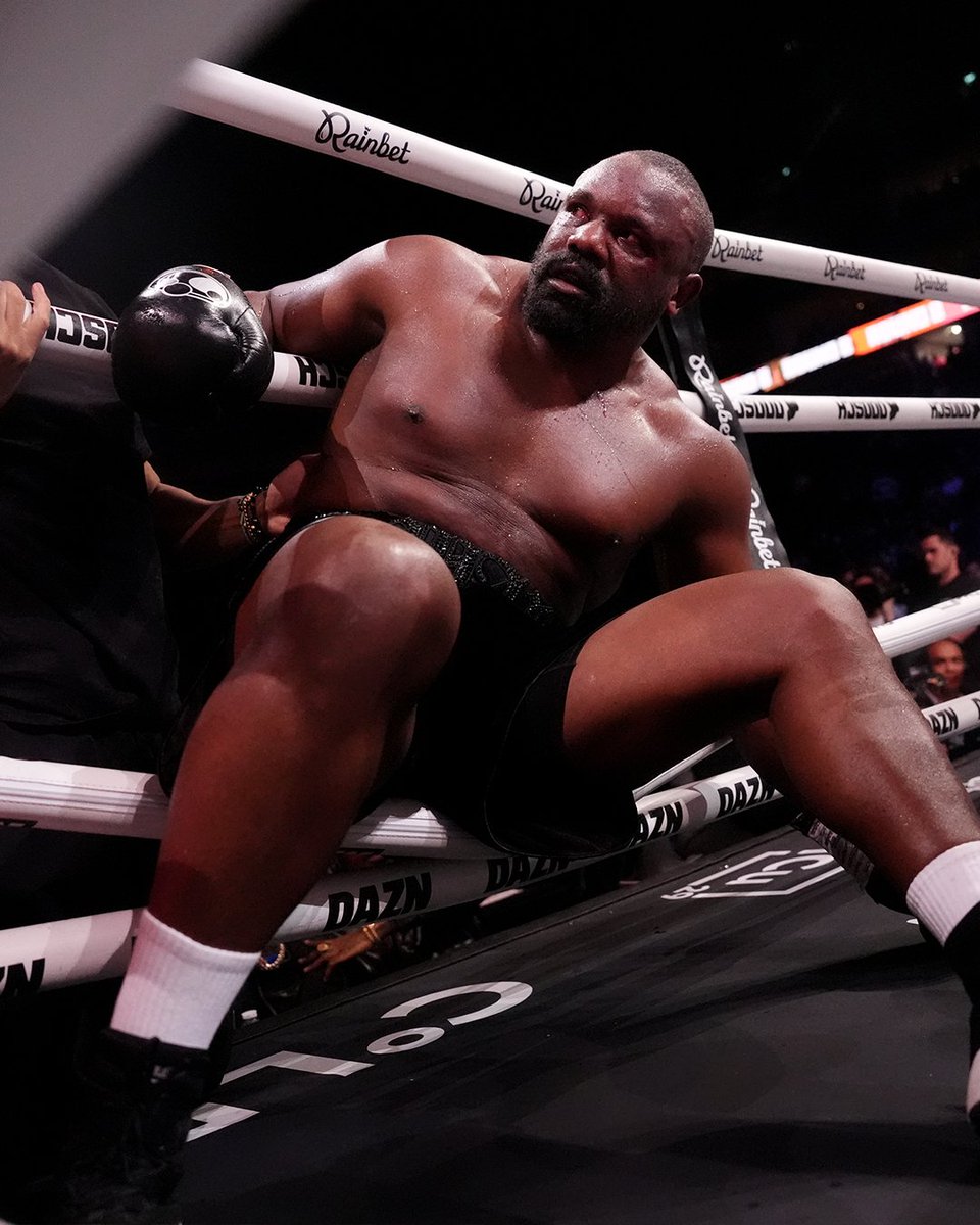 uncrownedcombat's tweet image. Deontay Wilder wins – who's next? 🤔 #WilderChisora