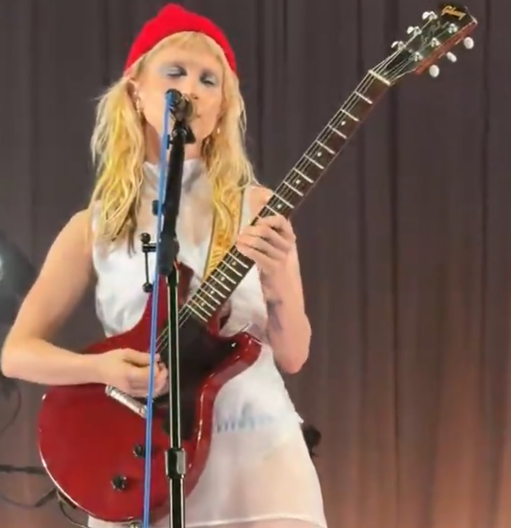 andrea from paramore🖤 tweet media