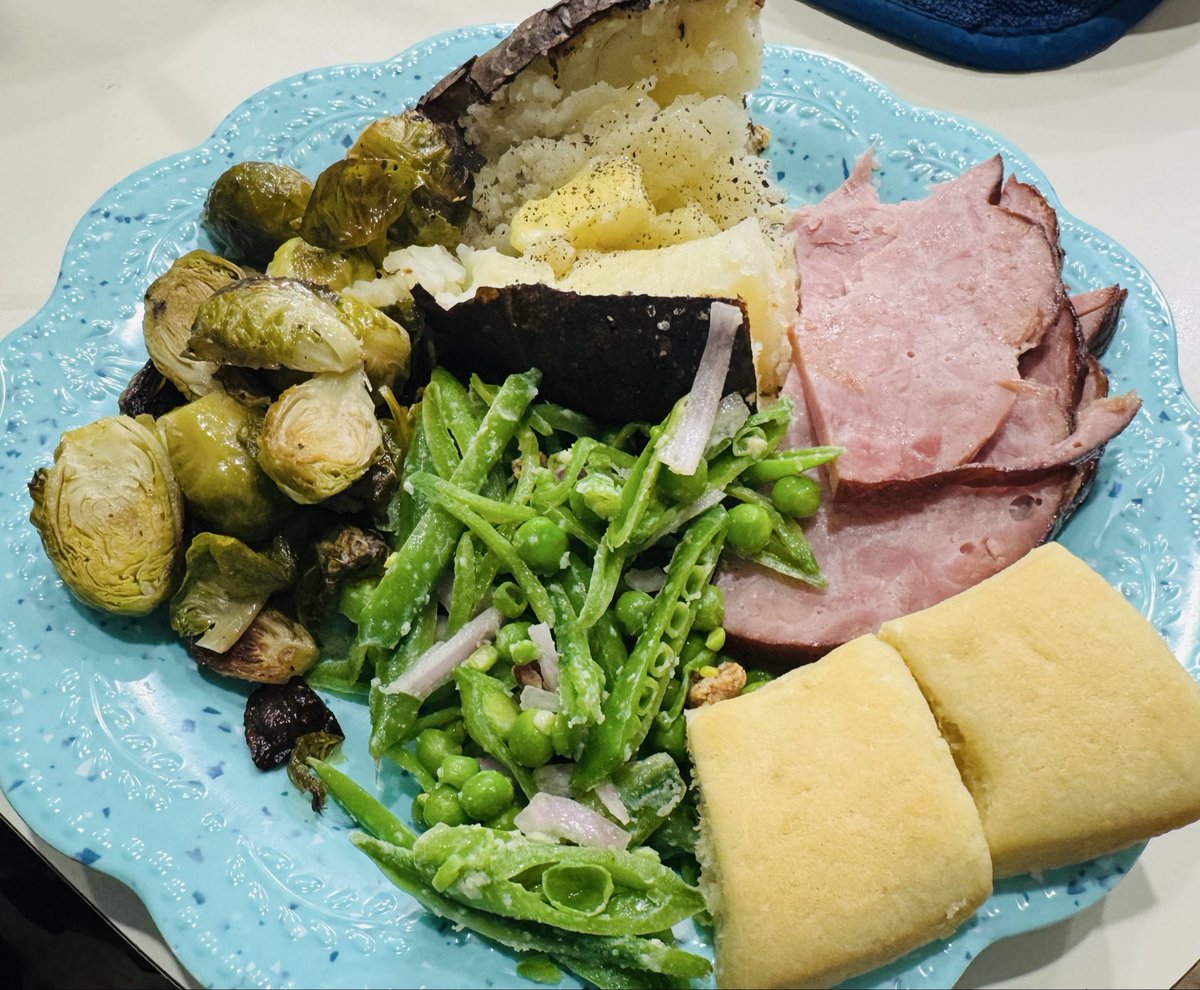dowdypfootdoc's tweet photo. Early Easter dinner tonight!!😋😋@saksuds @PinkTeeCat https://t.co/9PFEkhENJS