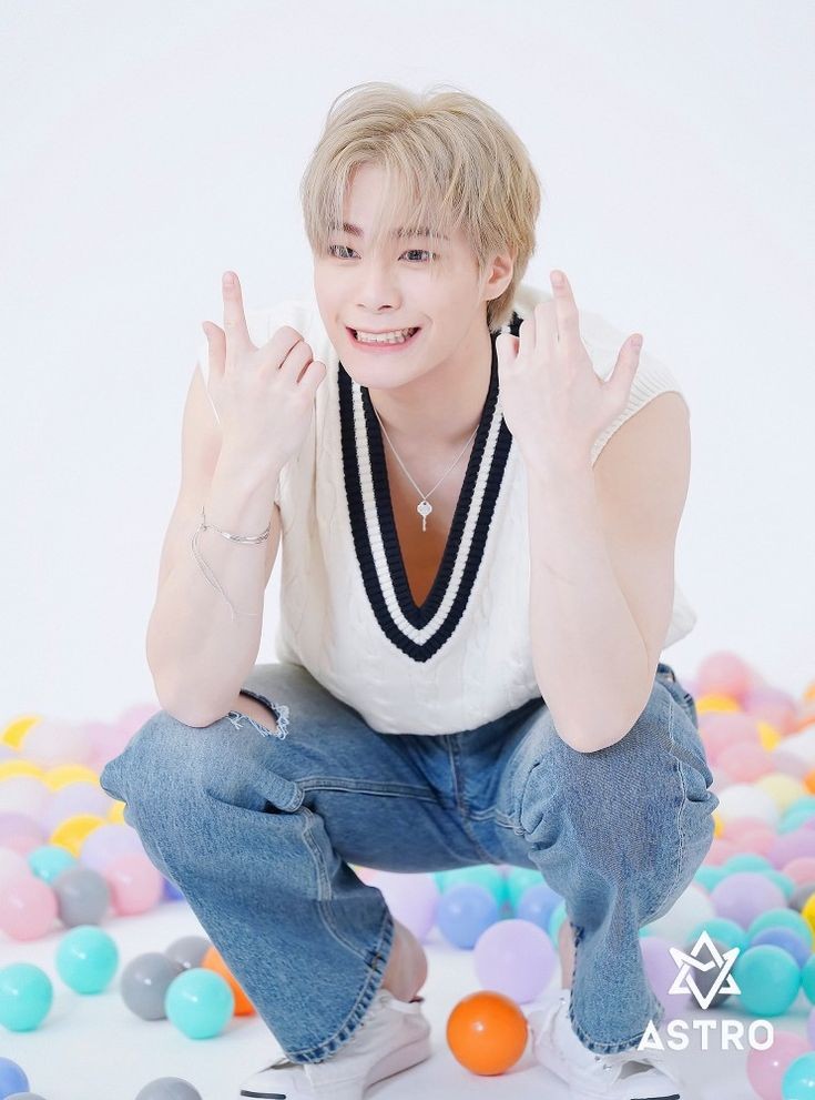 alygom13's tweet photo. you GOTTA stop forgetting Moonbin fr https://t.co/MeAUDeHiv5
