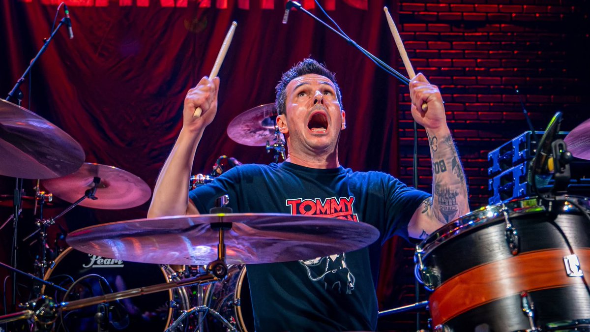 BadMarriageBand's tweet image. Shots from the Road🤘🔥🎸🎸🔥🤘
#OriginalMusic 
#RockandRoll 
#TommySkeoch 
badmarriagemusic.com