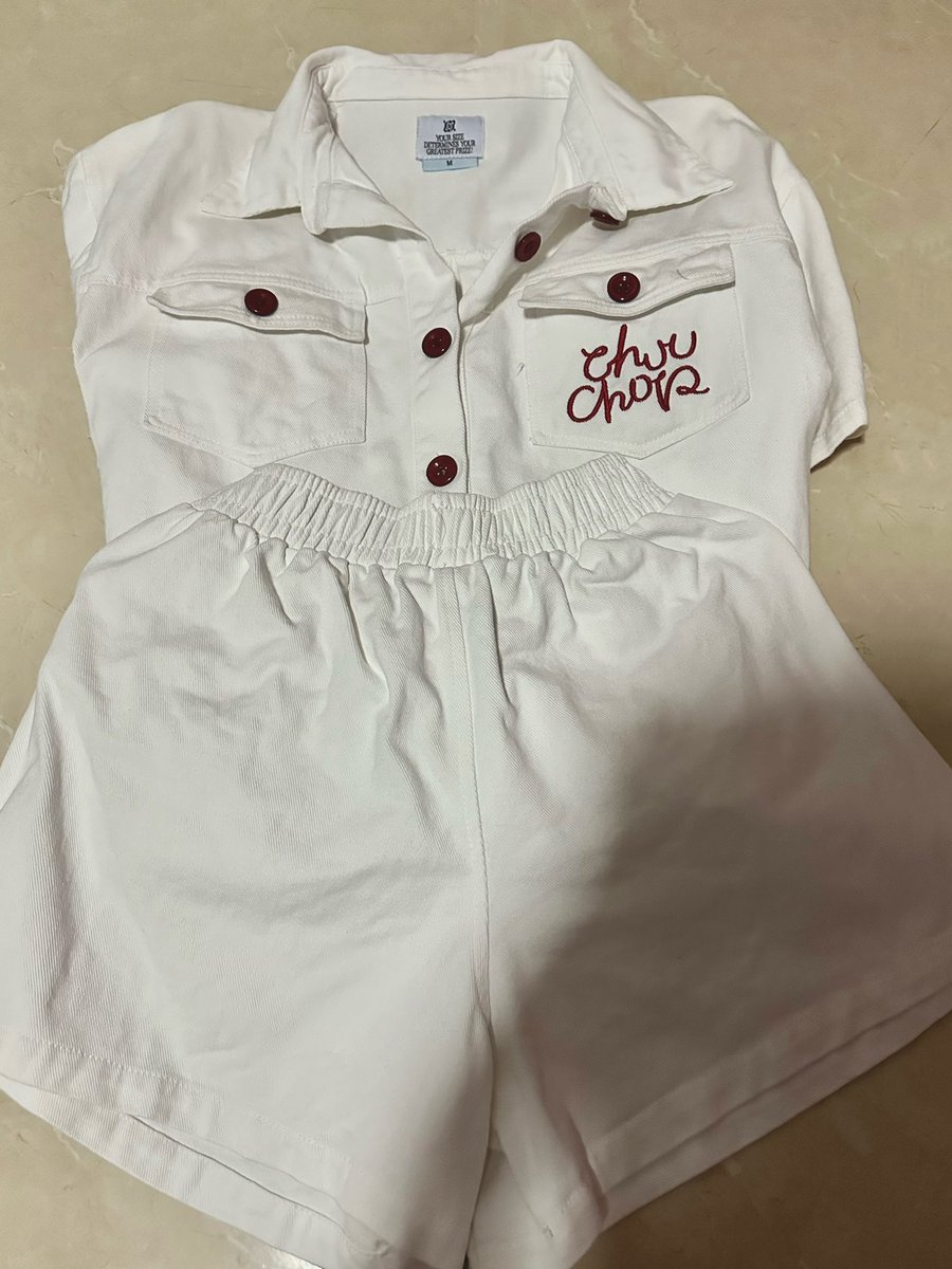 mp1lx's tweet photo. #chuuchop size m  350.-

#ส่งต่อเสื้อผ้ามือสอง #เสื้อผ้ามือสอง #ส่งต่อduex
#ส่งต่อfeelfree #โละตู้ #ส่งต่อ23begins #เสื้อผ้า https://t.co/VgnljtD43t
