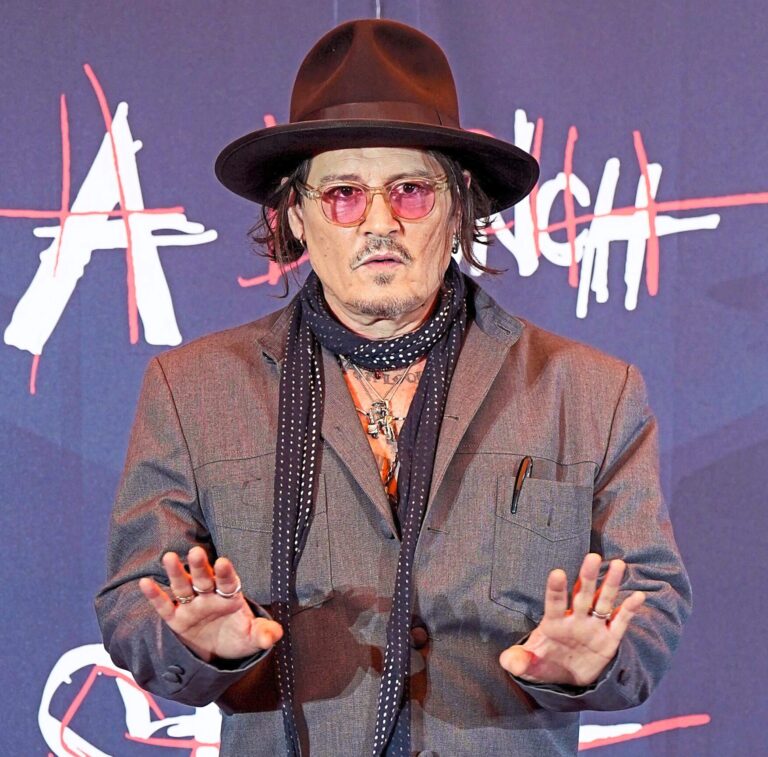 Johnny Depp tweet media