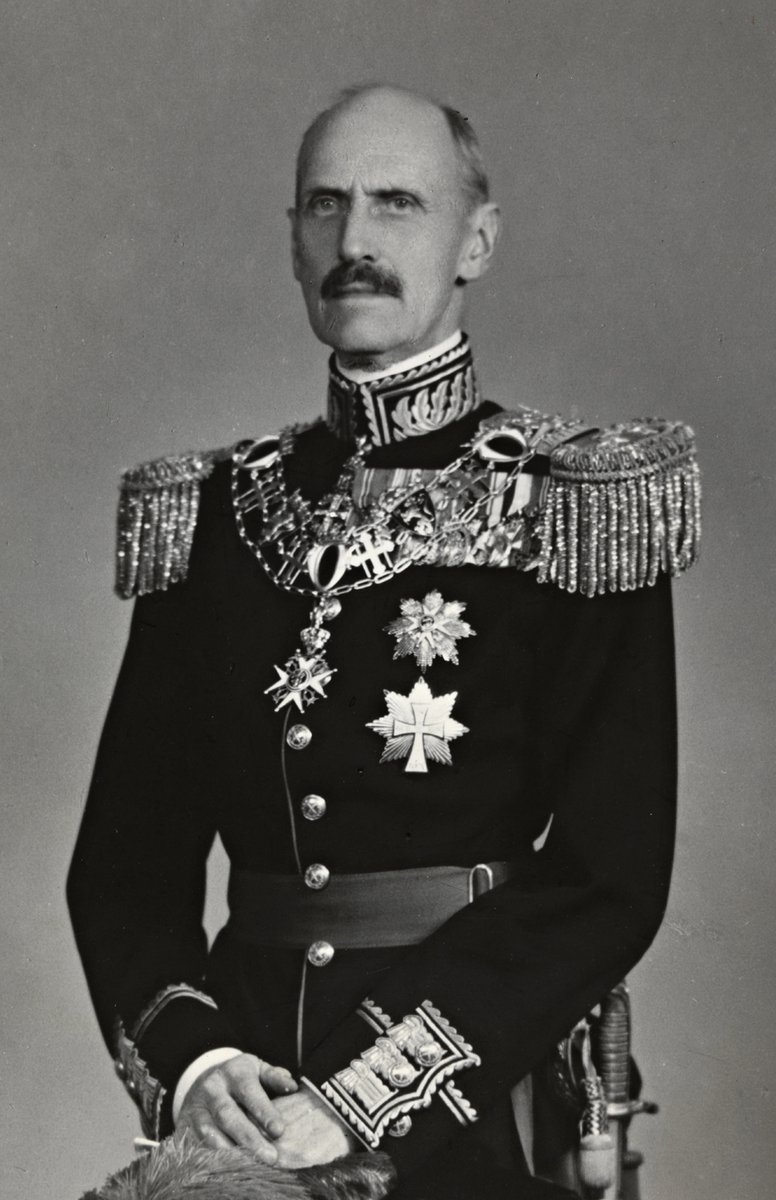 URDailyHistory's tweet image. 9 April 1940: At roughly 1:30 am, an aide awakens #Norwegian King Hakon VII to tell him and tells him they are at war. The king replied with whom? While it was Nazi Germany, #Norway had uncovered that the #British had considered occupying Norway and #Sweden to keep the countires