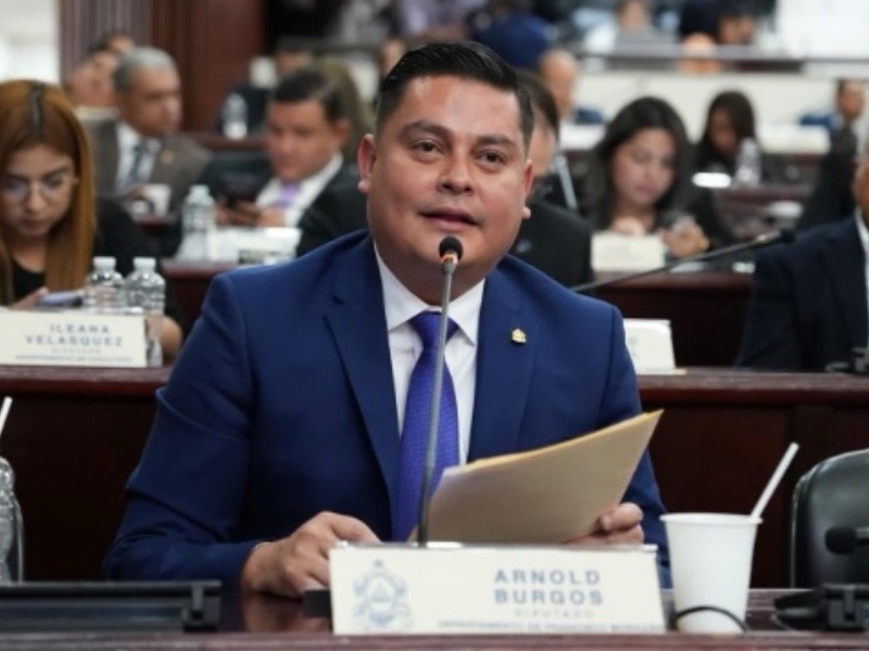 CesiaMejiaHN's tweet photo. ➪Entre 30 y 50 mil empleos directos en diferentes modalidades generó la Ley de Empleo a Tiempo Parcial en esta Semana Santa, asegura el diputado Arnold Burgos, quien menciona que él fue parte de la aprobación de esta iniciativa legislativa. Asimismo, Burgos adelanta que esta semana entrante se aprobaría el juicio político contra el consejero Marlon Ochoa y el magistrado Mario Morazán.