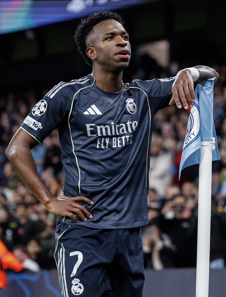 LukitaEterno tweet media