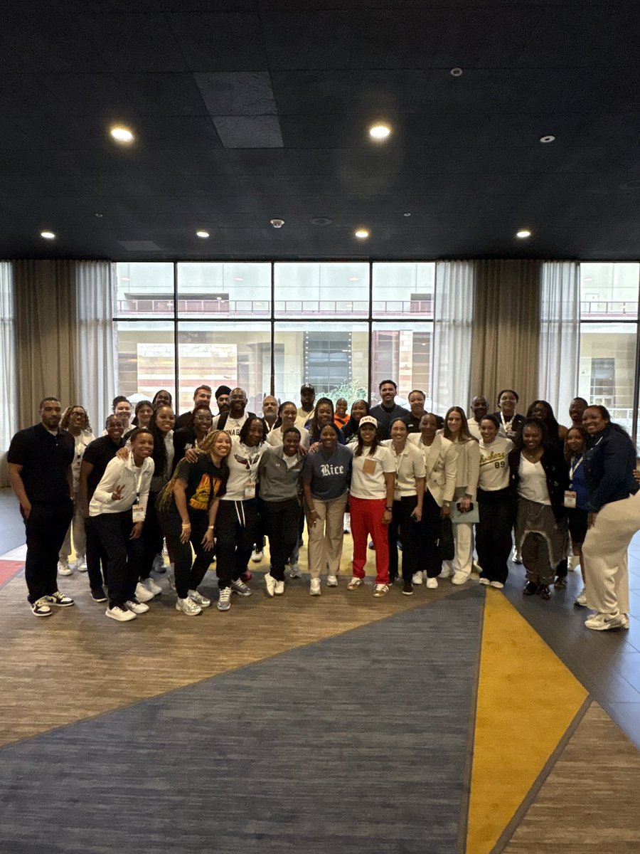 CoachJPineda24's tweet photo. “THE TALK “A  special group a special moment very vulnerable very open. Thank you for this space. 
WORK IS WORK™️ https://t.co/CbHRrClPIS