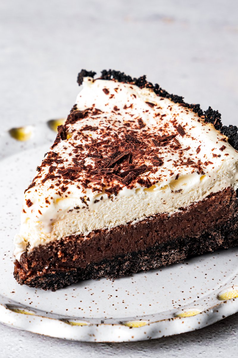 Diethood's tweet image. Mississippi mud #pie is a real #chocolate lover's dessert! With an Oreo crust, fudgy brownie-like filling, and fluffy whipped cream topping. #mississippimudpie #dessert #recipe ➡️ diethood.com/mississippi-mu…
