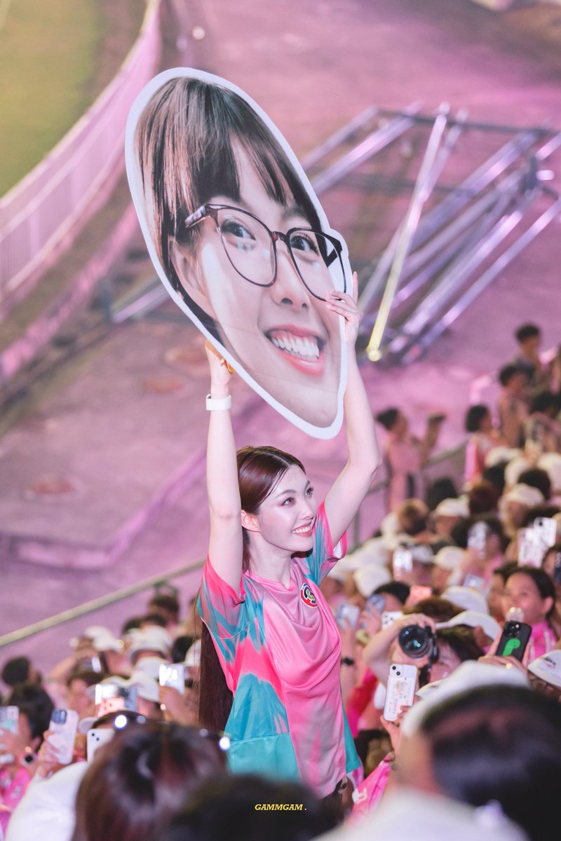 ᵍ ･。 tweet media