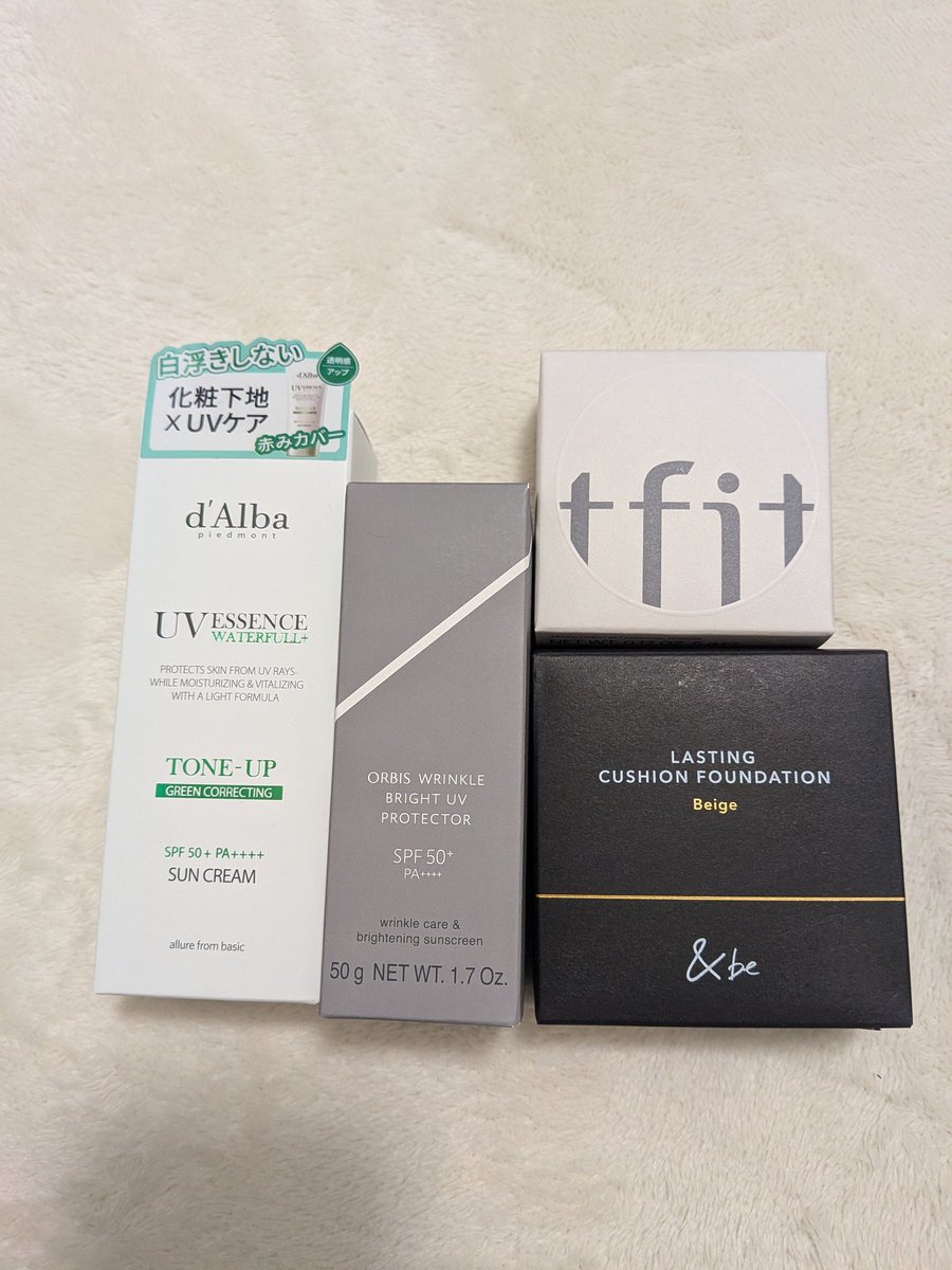 c1oud09's tweet photo. #コスメ購入品
tfitのパウダーはリピ。個人的にルースでは1番サラサラになる。安い
ダルバもリピ。保湿感が強すぎなくてファンデーション選ばないから好き。あと毛穴詰まらない構成で好き！（酸化亜鉛、シリコン系が苦手） https://t.co/6Nlq0LG2DV
