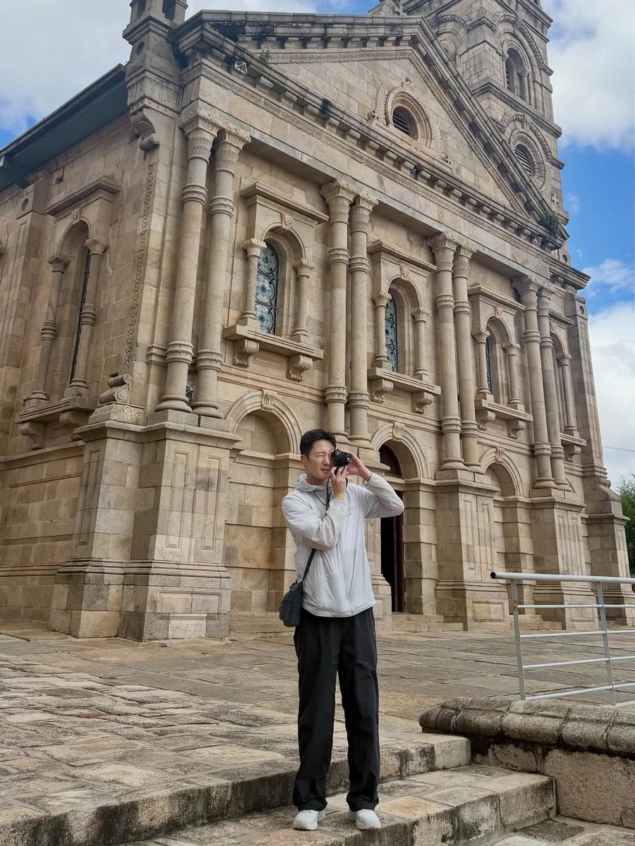 mydearest_amy's tweet photo. ilwoo🐸💚 (@jilwww)
Volunteering in Madagascar 🇲🇬
Filled with joy, happiness, and meaningful moments🌿
とても幸せそうなilwoo🐸💚さん
体に気をつけて良い時間を過ごして下さいね❗️
無事を祈ってます😘

#jungilwoo #チョンイル #정일우
@ActorJungilwoo https://t.co/HPCMaJfviy
