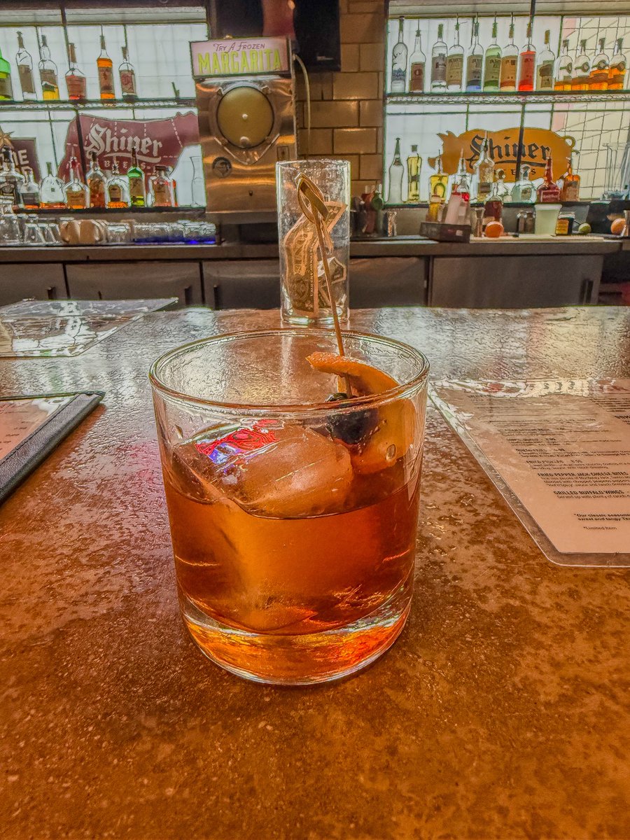 CrystalStayCool's tweet image. Pecan Old Fashioned because what else would I get? 🥃🍂🍸✨  

 #Bourbon #SA